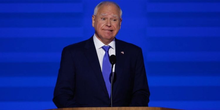 Guverner Minnesote Tim Walz razbjesnio se na internetu zbog dvosmislene primjedbe tijekom skupa