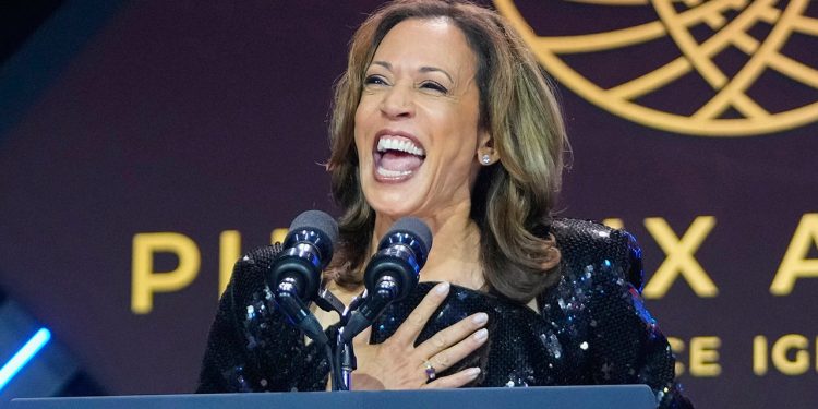 Harrisa ismijavali na internetu jer je iznio još jedan ‘novi naglasak’ na Kongresnom okupljanju crnaca