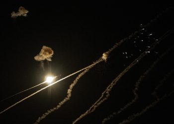 Hezbolah ispaljuje baražne rakete na Izrael — RT World News