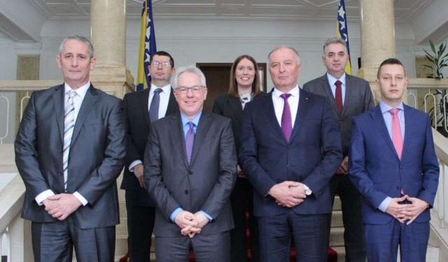 IZDAJA PRIJATELJSTVA NATO-a i BiH Američko veleposlanstvo oštro kritiziralo ministra obrane Zukana Heleza