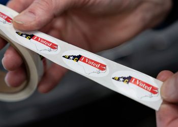 Izborni odbor Sjeverne Karoline suočava se s još jednom tužbom, dok RNC tuži swing državu zbog zabrinutosti oko glasovanja negrađana
