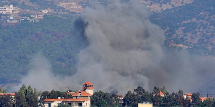 Izrael napao unutar Libanona nakon što su Hezbollahove balističke rakete prisilile milijune u Tel Avivu u skloništa