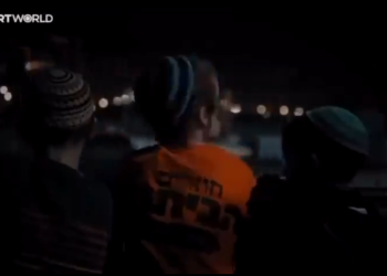 Izraelski doseljenici organiziraju obiteljske izlete brodom kako bi gledali razaranje Gaze