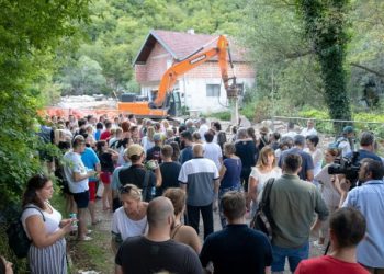 JE LI RIJEKA UNA SPAŠENA? Gradilište nije zapečaćeno niti je postavljena signalizacija o zabrani daljnjih radova