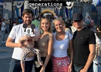 Jack Whitehall i partnerica Roxy Horner odvode kćer Elsie na čarobno putovanje u pariški Disneyland nakon što je proslavila njezin prvi rođendan