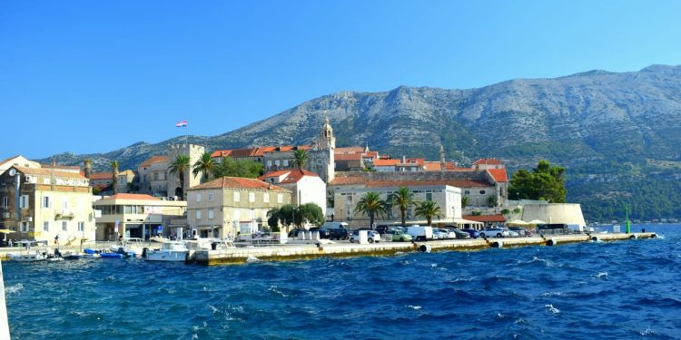 Jaka i olujna bura tijekom dana će okrenuti na maestral