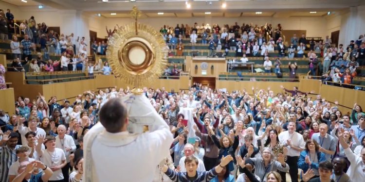 Jarun će gorijeti: Dolazi katolik u čijoj prisutnosti bolesti nestaju