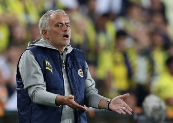 Jose Mourinho uzvraća svojim kritičarima nakon njegovog nestabilnog starta s Fenerbahceom dok veliki Special One ukazuje na njegov trofejni rekord: ‘U svakom klubu u kojem sam bio, osvajao sam kupove’