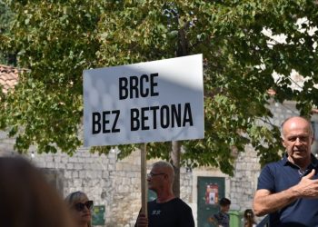 KAŠTELA Održan prosvjed zbog betonizacije stare gradske jezgre Kaštel Starog: “Mi ne razumijemo zašto ovoliko betona”