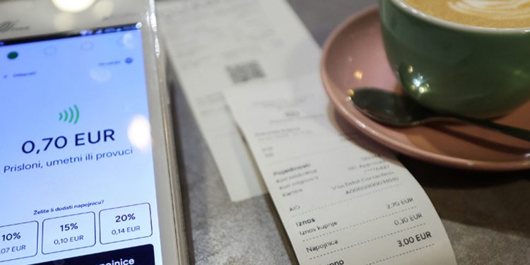 Karticama ‘popeglano’ 35,2 mlrd. eura, prosječni Hrvat ima bar dvije