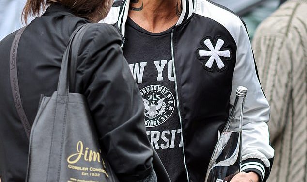 Keith Urban drži se povučeno dok snima u New Yorku u svom prvom javnom viđenju otkako je majka njegove supruge Nicole Kidman Janelle umrla u dobi od 84 godine