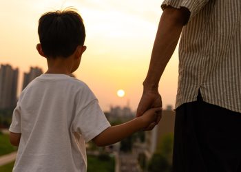 Kina zabranjuje strancima posvajanje njezine djece — RT World News