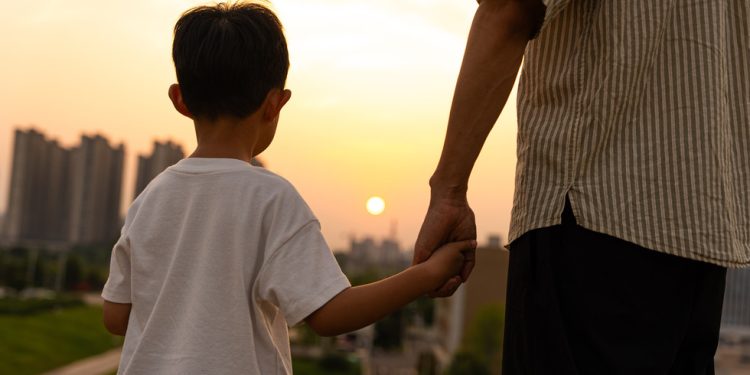 Kina zabranjuje strancima posvajanje njezine djece — RT World News