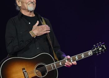 Kris Kristofferson preminuo u 88: Ikona country glazbe i glumac koji je glumio uz Barbru Streisand u filmu Zvijezda je rođena preminuo je u svom domu u Mauiju