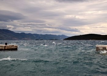 Kroz jutro bura, poslijepodne okreće na jugo i novo naoblačenje