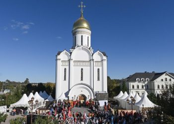 Kršćanska procesija održana izvan Moskve — RT Rusija i bivši Sovjetski Savez