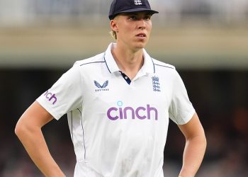 Kuglač Josh Hull povukao se s probne turneje po Pakistanu jer je engleska momčad smanjena na 16 igrača