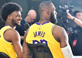 Lakersi, LeBron James i njegov sin Bronny na konferenciji