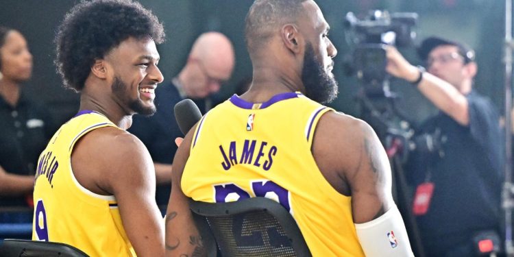 Lakersi, LeBron James i njegov sin Bronny na konferenciji