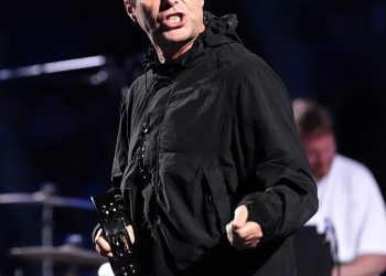 Liam Gallagher ostavio fanove Oasisa ravnodušnima ‘užasnim’ vokalima na boksačkom meču Anthony Joshua protiv Daniela Duboisa na Wembleyju: ‘Drago mi je da nikad nisam dobio karte za reunion turneju!’