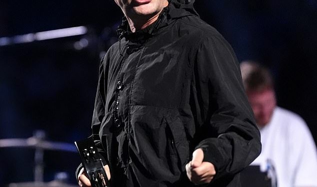 Liam Gallagher ostavio fanove Oasisa ravnodušnima ‘užasnim’ vokalima na boksačkom meču Anthony Joshua protiv Daniela Duboisa na Wembleyju: ‘Drago mi je da nikad nisam dobio karte za reunion turneju!’