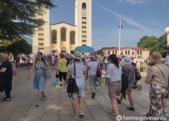 MEĐUGORJE Tisuće vjernika se okupilo na prvoj nedjeljnoj misi nakon povijesne odluke