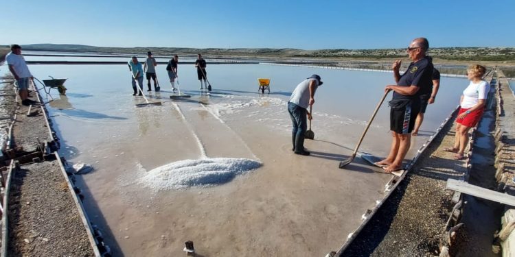 MISEC PAŠKE SOLI Drugačija manifesatacija u kojoj možete i sami sudjelovati