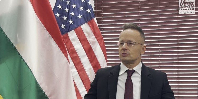 Mađarski ministar vanjskih poslova prisjeća se snažnog ‘iskustva’ Trumpove administracije, tvrdi da je ‘naša nada sve’ o bivšem predsjedniku