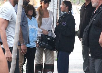 Mariah Carey nosi Birkin torbu od 89 tisuća dolara na večeru sa svojom djecom u Rio de Janeiru prije svog nastupa na Rock in Rio festivalu