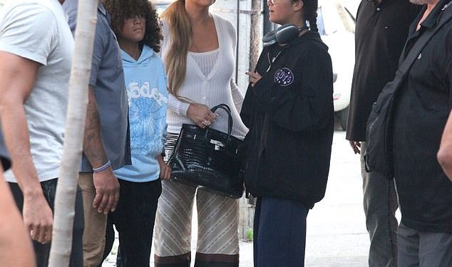 Mariah Carey nosi Birkin torbu od 89 tisuća dolara na večeru sa svojom djecom u Rio de Janeiru prije svog nastupa na Rock in Rio festivalu