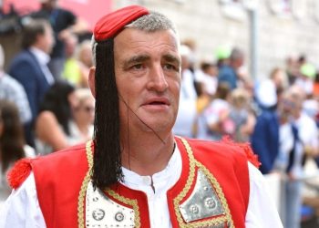 Miro Bulj objavio poruku koju je dobio: “U Sinju je kleknuo ‘srpski svet’…”