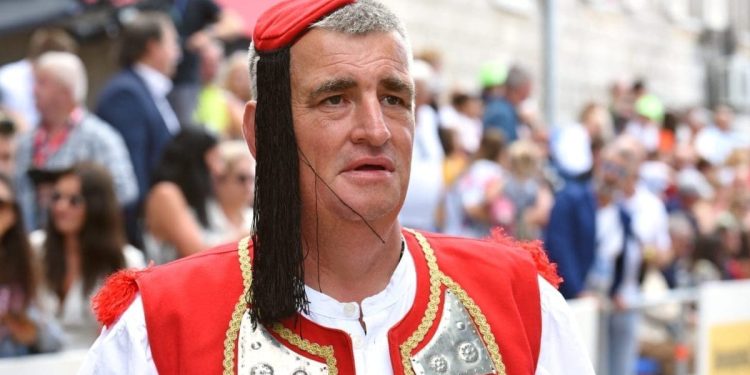 Miro Bulj objavio poruku koju je dobio: “U Sinju je kleknuo ‘srpski svet’…”