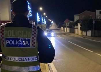 Momak u Splitu vozio motor bez vozačke i kacige, ide u zatvor na 15 dana