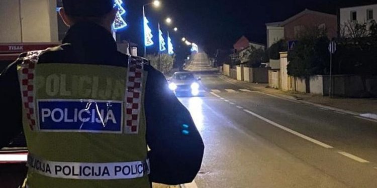 Momak u Splitu vozio motor bez vozačke i kacige, ide u zatvor na 15 dana