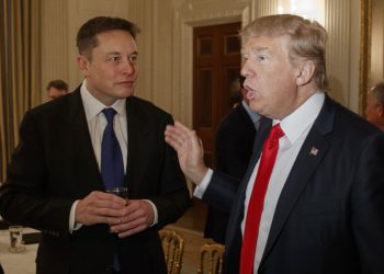 Musk baca sve karte na Trumpa: Skuplja milijune za njegovu kampanju, oglasima preplavio X