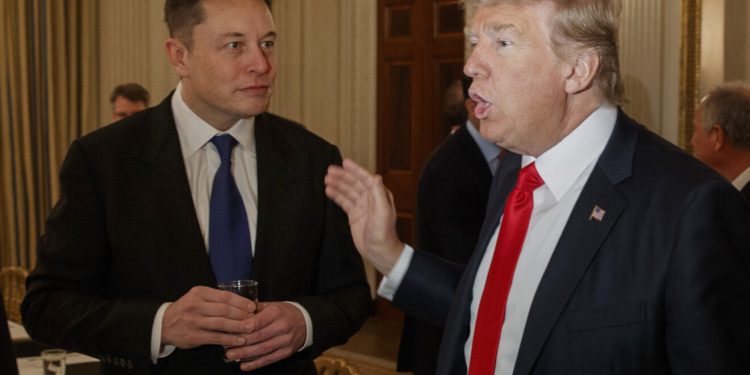 Musk baca sve karte na Trumpa: Skuplja milijune za njegovu kampanju, oglasima preplavio X