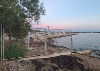 NEMOGUĆ PROLAZ POMORSKIM DOBROM Zašto u ovom resortu u Zatonu postoji ograda?