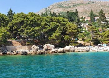 NIJE ZA KUPANJE More na plaži Mlini u Župi dubrovačkoj puno fekalija