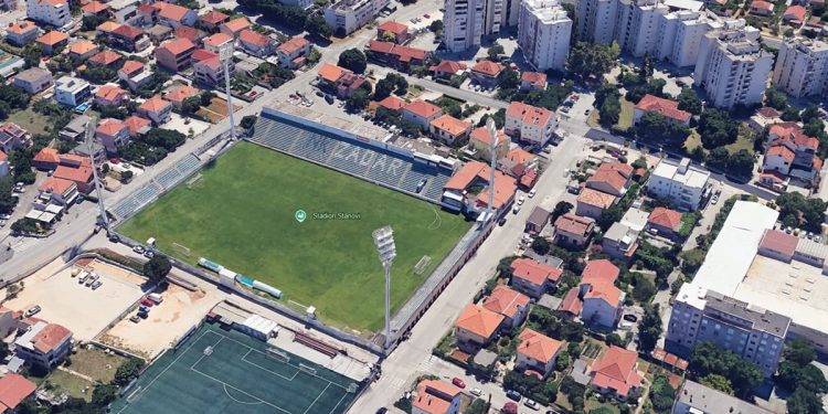 NOGOMETAŠI POSTALI BESKUĆNICI Osuđenik zbog kriminala u NK Zadru, sada je vlasnik prostora koje koristi HNK Zadar koji mora igrati u Biogradu!