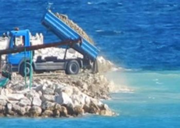 NOVE SNIMKE IZ BAŠKE VODE Građevinar koji baca otpad u more će biti kažnjen