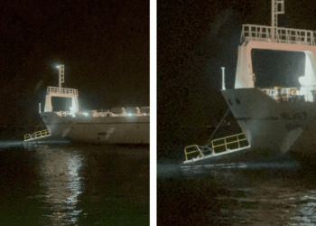 NOVI PROBLEMI NA JADROLINIJI Na putu za Supetar rampa trajekta pala u more, evo kako su se putnici i vozila iskrcali