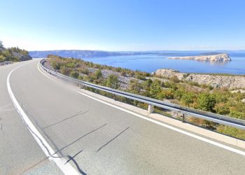 Na Jadranskoj magistrali kod Senja poginuo bračni par iz Slovenije