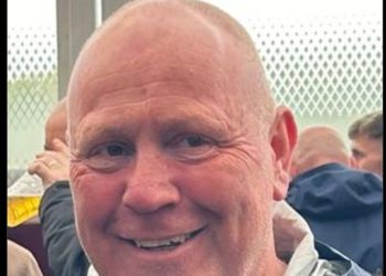 Na slici: navijač Liverpoola koji je preminuo u Milanu nakon što ga je udario auto ‘dok je prelazio autocestu u 1 ujutro’ – dok klubovi odaju počast cvijećem položenim na njegovo sjedalo na utakmici Lige prvaka