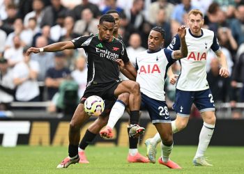 Navijači Premier lige koji koriste ‘lučne’ Fire Stickove za prijenos utakmica dobili su strogo upozorenje zbog opasnosti od HAKIRANJA