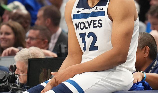 New York Knicksi preuzimaju NBA All-Star Karl-Anthonyja Townsa u BLOCKBUSTER zamjeni s Minnesota Timberwolvesima za Juliusa Randlea