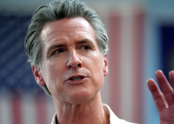 Newsom potpisuje zakon za nastavak oštrih kazni za razbojničke pljačke u Kaliforniji