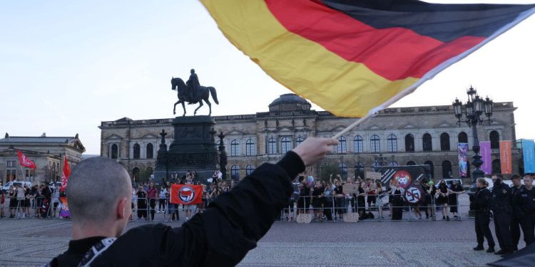 Njemačka desnica spremna je za velike pobjede dok centrističke stranke posrću