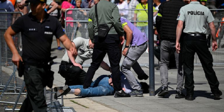 Nova prijetnja nakon atentata: Robert Fico primio poštom omotnicu s metkom