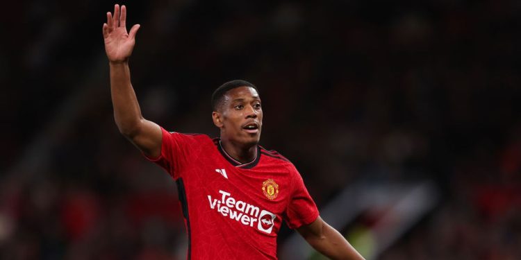 Novi život za Martiala: bivši igrač Uniteda potpisao je za atenski AEK