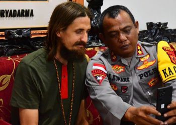 Novozelandskog pilota Phillipa Mehrtensa oslobodili su indonezijski pobunjenici nakon što je otet prije više od 19 mjeseci